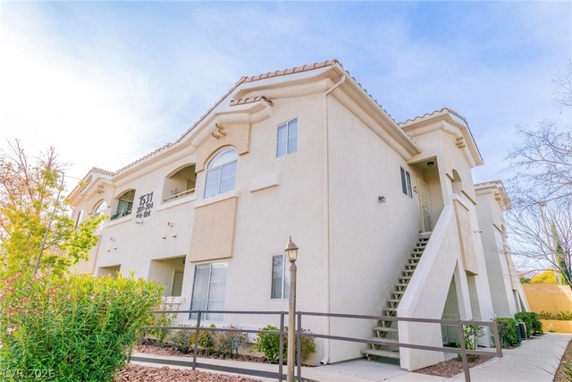 1531 Ruby Cliffs Lane - Photo 1