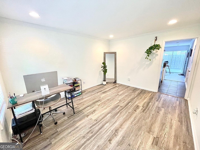 838 Heritage Square - Photo 1