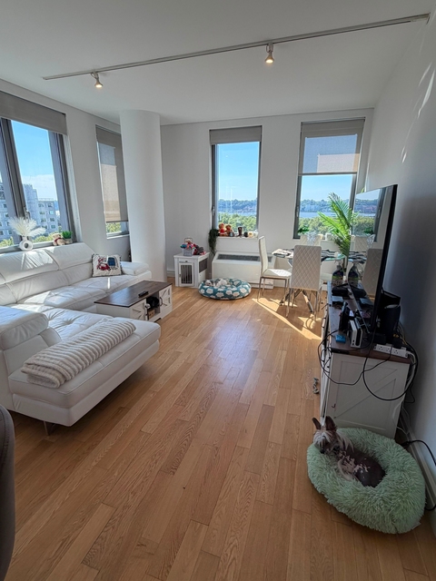 555 West 53rd Street, New York - Photo 1