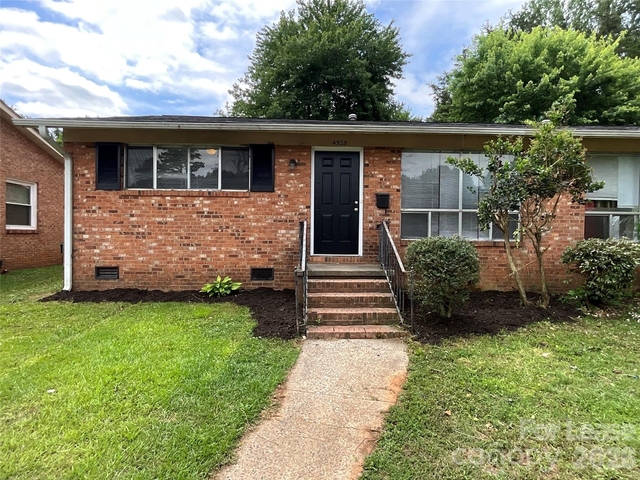 4928 Malibu Drive - Photo 1