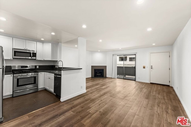 6212 Fulton Avenue - Photo 1