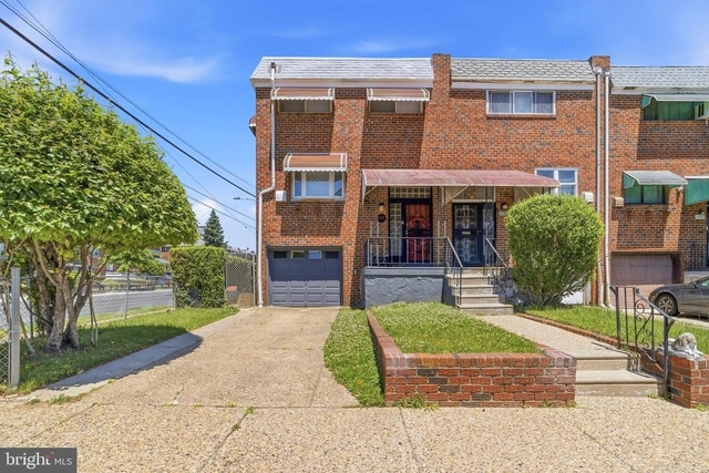 1135 W Thompson Street - Photo 1