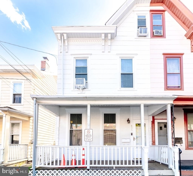 635 Chambers Street - Photo 1
