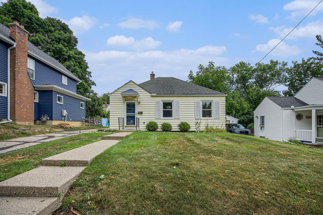 1207 Prescott Avenue - Photo 1