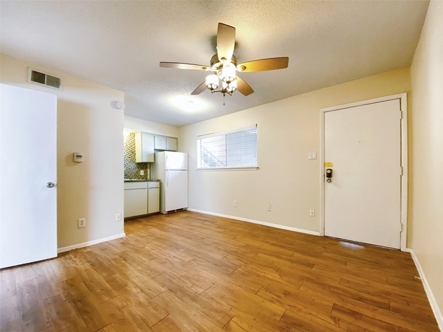 2800 Swisher St - Photo 1
