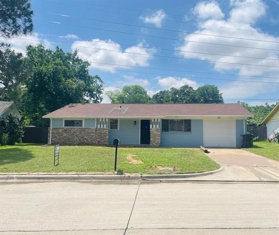 1905 Brookview Drive - Photo 1