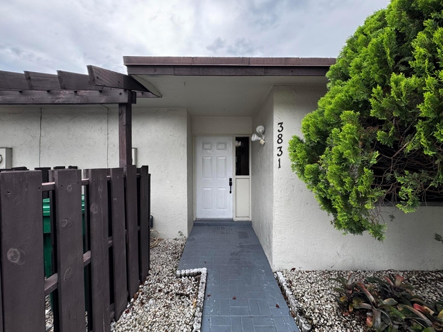 3831 Sw 69th Avenue - Photo 1