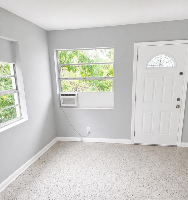 413 N Sapodilla Avenue - Photo 1