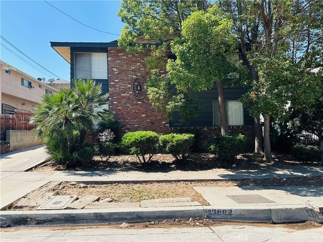 13602 Penn - Photo 1