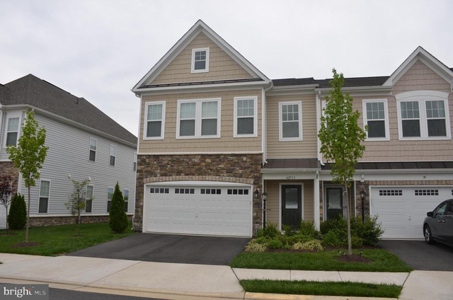 42513 Benfold Square - Photo 1