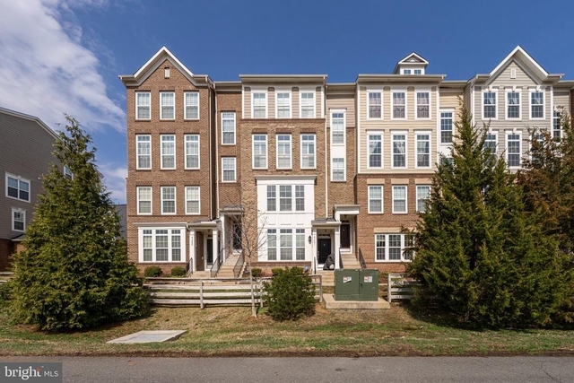43491 Town Gate Square - Photo 1