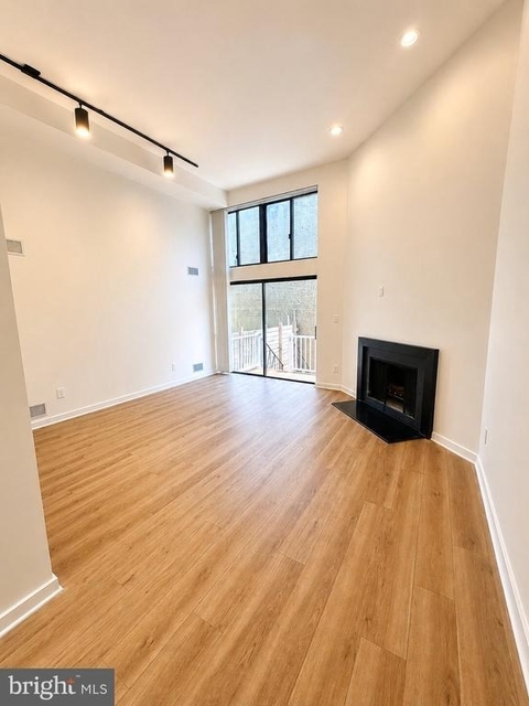 406 15th Street Se - Photo 1