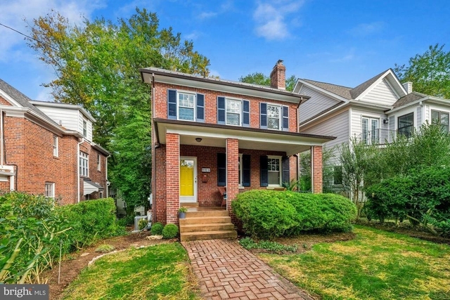 5923 33rd Street Nw - Photo 1