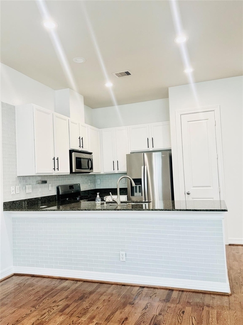 3846 Center Street - Photo 1