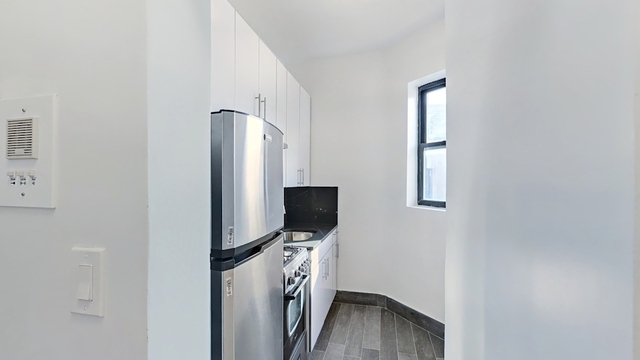 624 East 11th Street - Photo 1