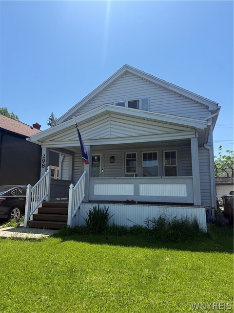 298 W Hazeltine Avenue - Photo 1