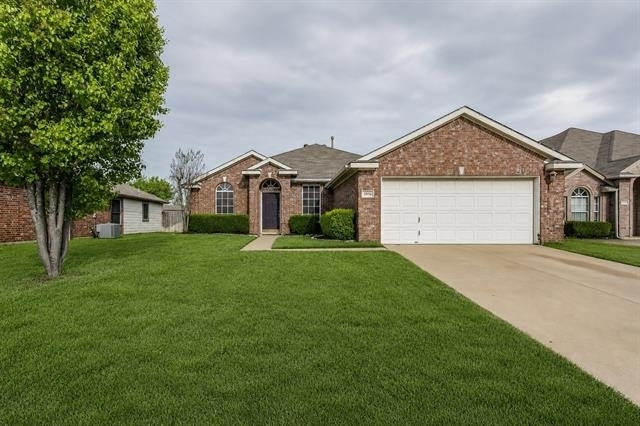 2816 Oakdale Drive - Photo 1
