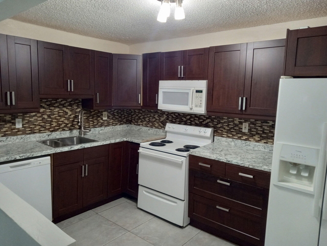 4117 Nw 88th Avenue - Photo 1
