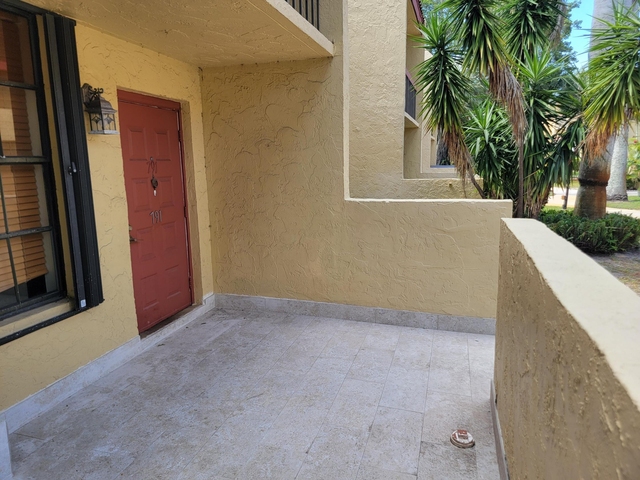 791 Se 1st Way - Photo 1