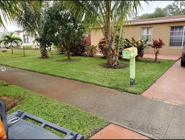 1420 N 70th Avenue - Photo 1