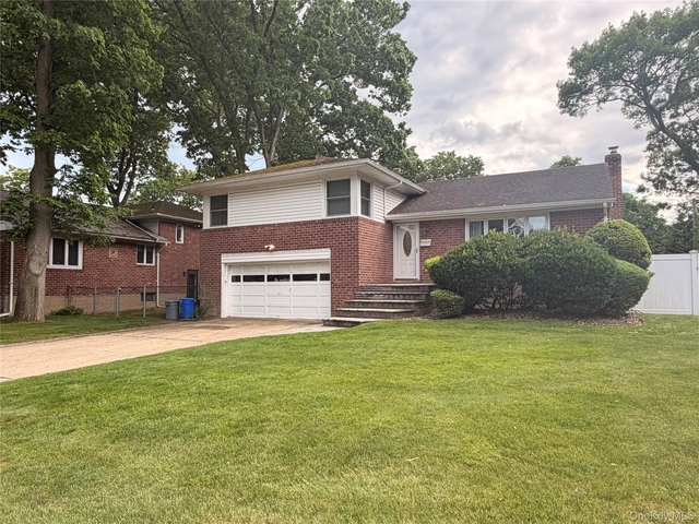 748 Leslie Lane - Photo 1