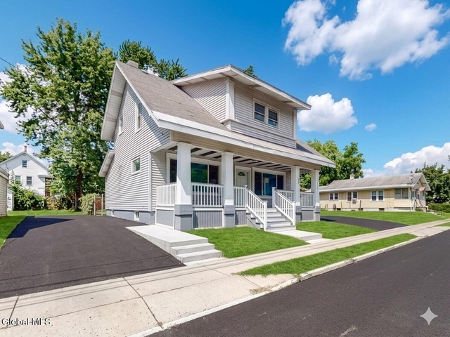 1747 Oneida Street - Photo 1