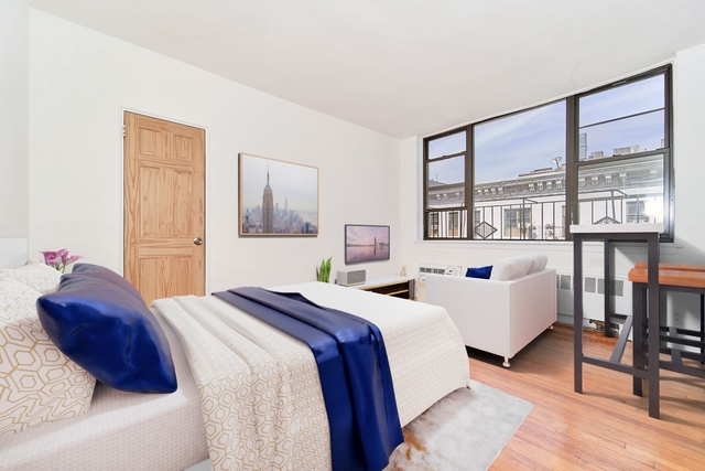 400 W 45th Street - Photo 1