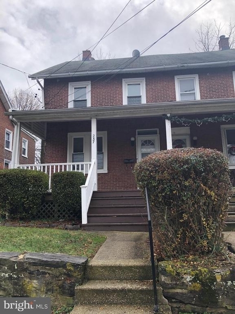 237 Chestnut Avenue - Photo 1