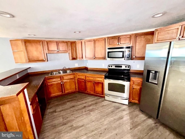 907 Quentin Road - Photo 1