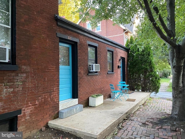 208 W Union - Photo 1