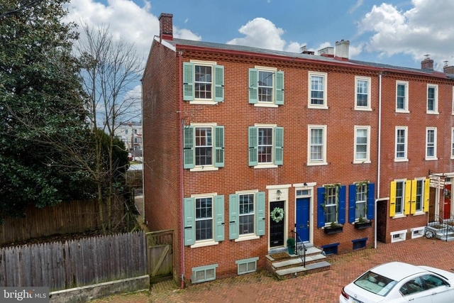 16 W Miner Street - Photo 1