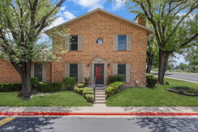 8922 North Plaza Ct - Photo 1