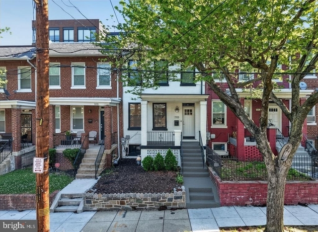 1118 Chicago Street Se - Photo 1