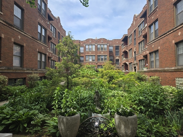 1128 W Pratt Boulevard - Photo 1