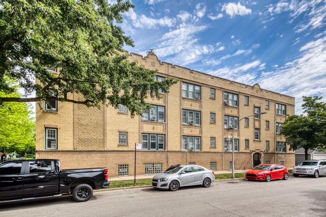 3050 W Cornelia Street - Photo 1