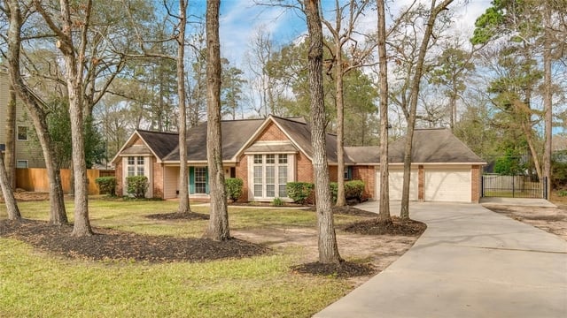 2460 Pebblebrook Circle - Photo 1