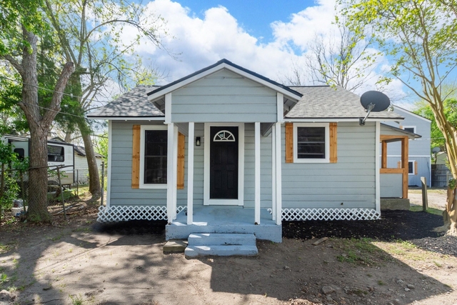 211 W South Street - Photo 1