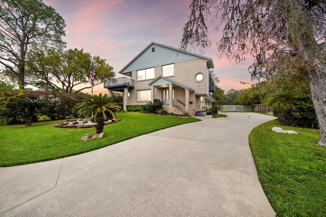 2523 Baycrest Drive - Photo 1