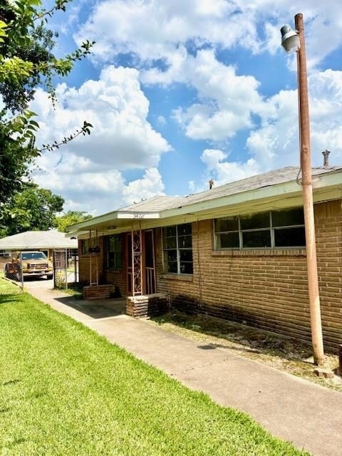3406 E Lockwood Drive - Photo 1