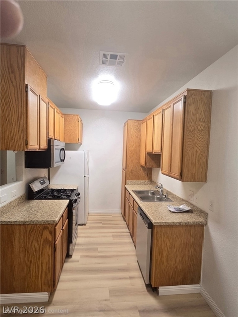 4730 E Craig Road - Photo 1