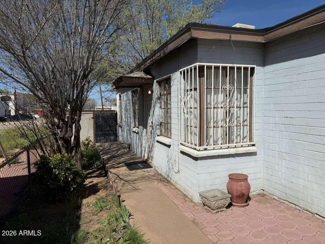 1224 N F Avenue - Photo 1