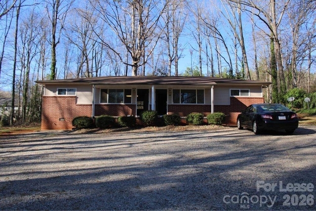 405 J Street E - Photo 1