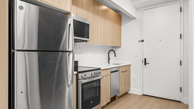 102 E 53rd St - Photo 1