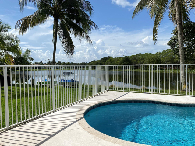 338 Cambridge Drive - Photo 1