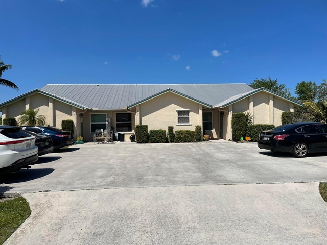 7607 Se Hobe Terrace - Photo 1