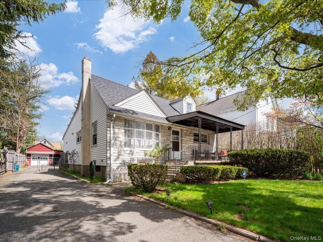 16 W Maltbie Avenue - Photo 1