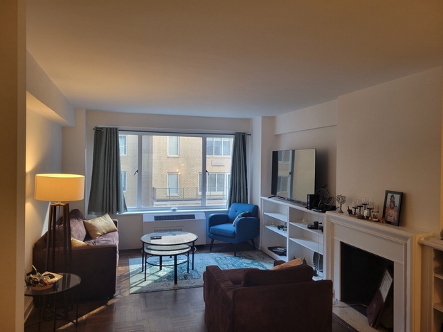 40 Central Park S - Photo 1