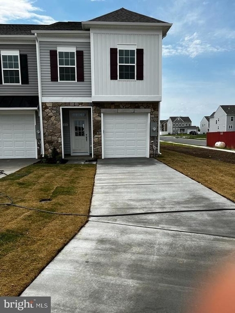 100 Copeley Cir - Photo 1
