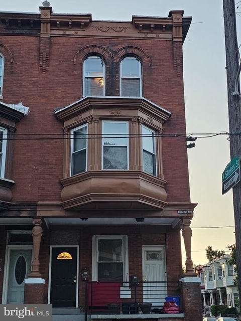 617 E Locust Avenue - Photo 1
