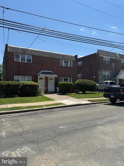 136 N Sylvania Avenue - Photo 1